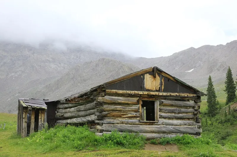 Rusted Dreams and Empty Streets: Exploring America's Forgotten Ghost Towns